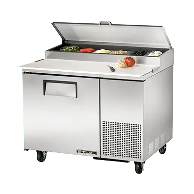 True Tpp-At-44-Hc 44.625-Inch Alternate-Top Pizza Prep Table – Solid Door, Six-Pan Capacity | Denson Cfe 1